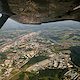 Das Luftbild von Passau aus dem Flugzeug, links unten die Gebäude der Handwerkskammer.