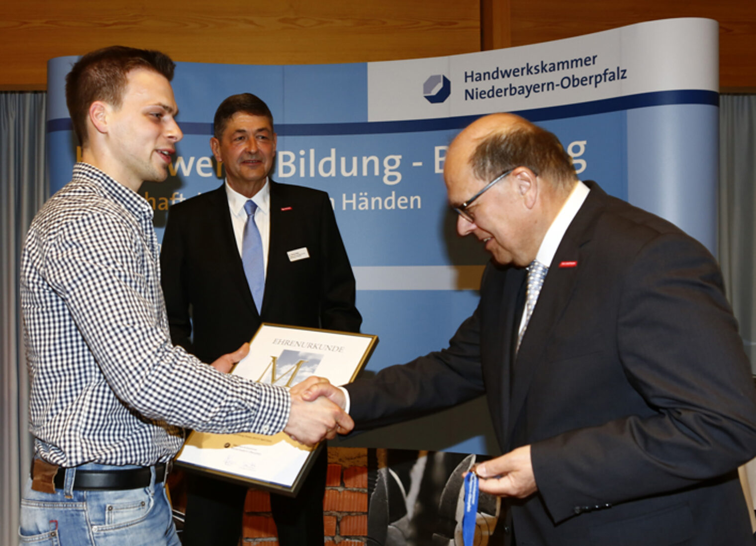 Im Sparkassensaal in Straubing wurden die ¿Meisterbesten¿ für ihre herausragenden Leistungen geehrt. Im Sparkassensaal in Straubing wurden die ¿Meisterbesten¿ für ihre herausragenden Leistungen geehrt.