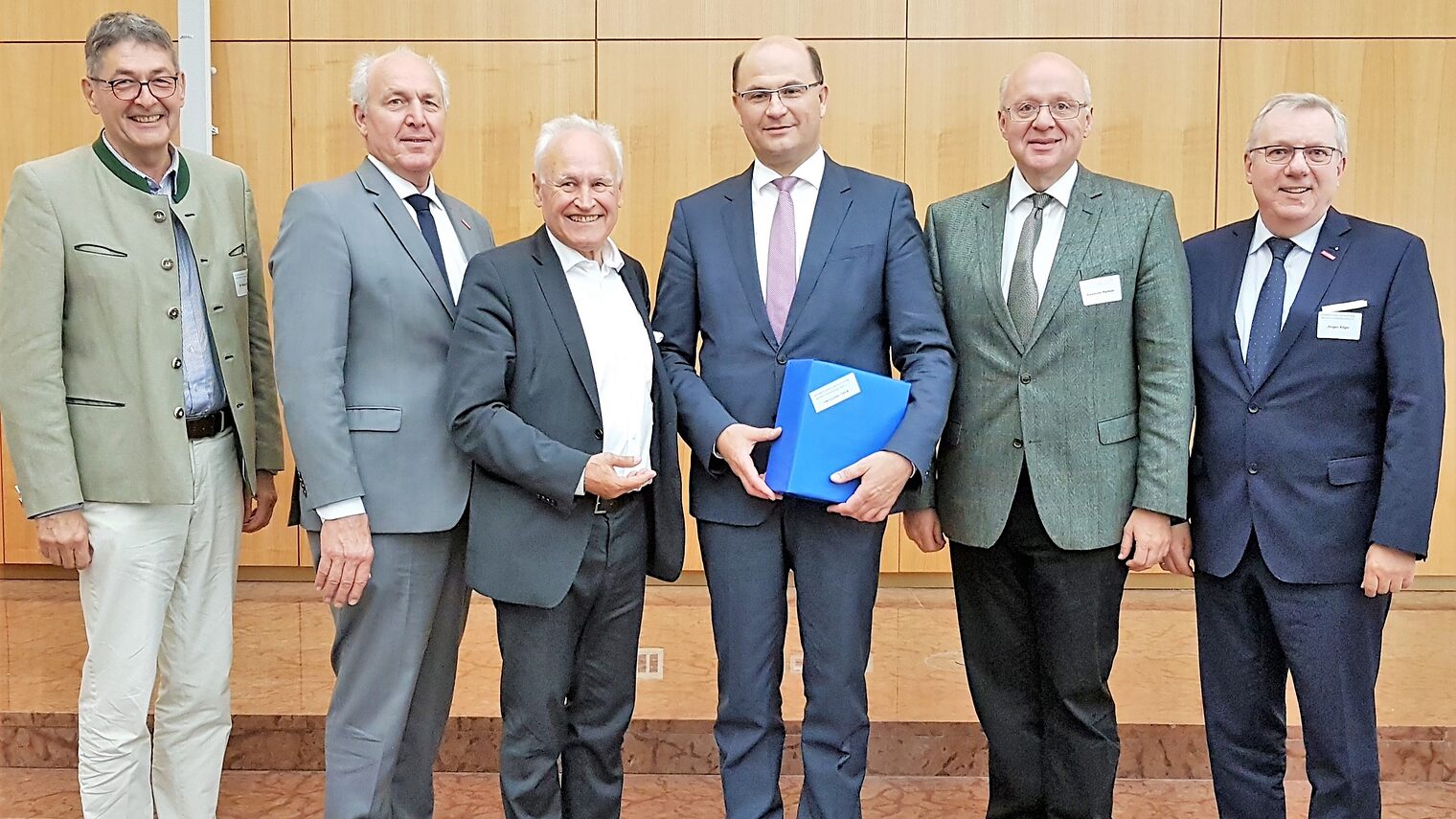 Der Bayerische Finanzminister Albert Füracker sprach sich bei der Studiengesellschaft für Mittelstandsfragen für Änderungen in der Unternehmensbesteuerung aus.