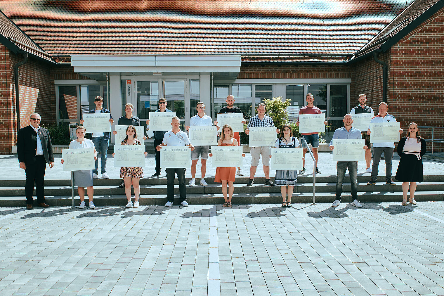 Gruppenfoto der Maler u. Lackierer bei der Meisterbriefübergabe in Regensburg. Gruppenfoto der Maler u. Lackierer bei der Meisterbriefübergabe in Regensburg.