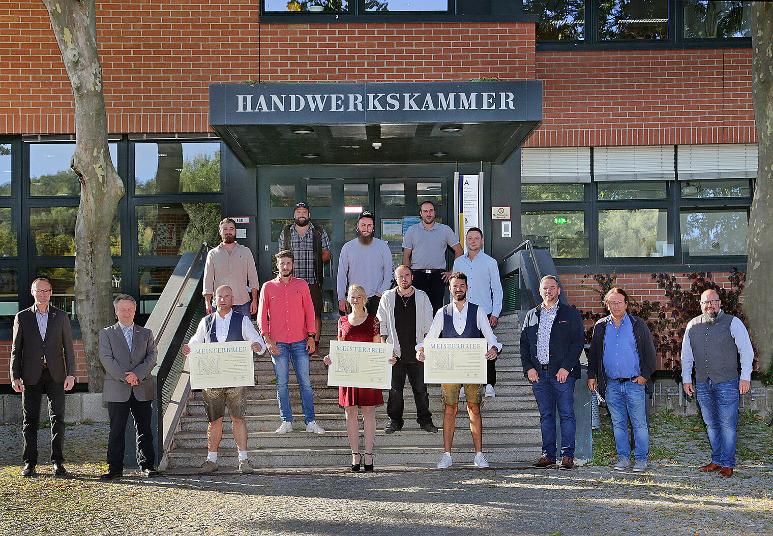 Gruppenbild der Spengler bei der Meisterbriefübergabe in Landshut. Gruppenbild der Spengler bei der Meisterbriefübergabe in Landshut.