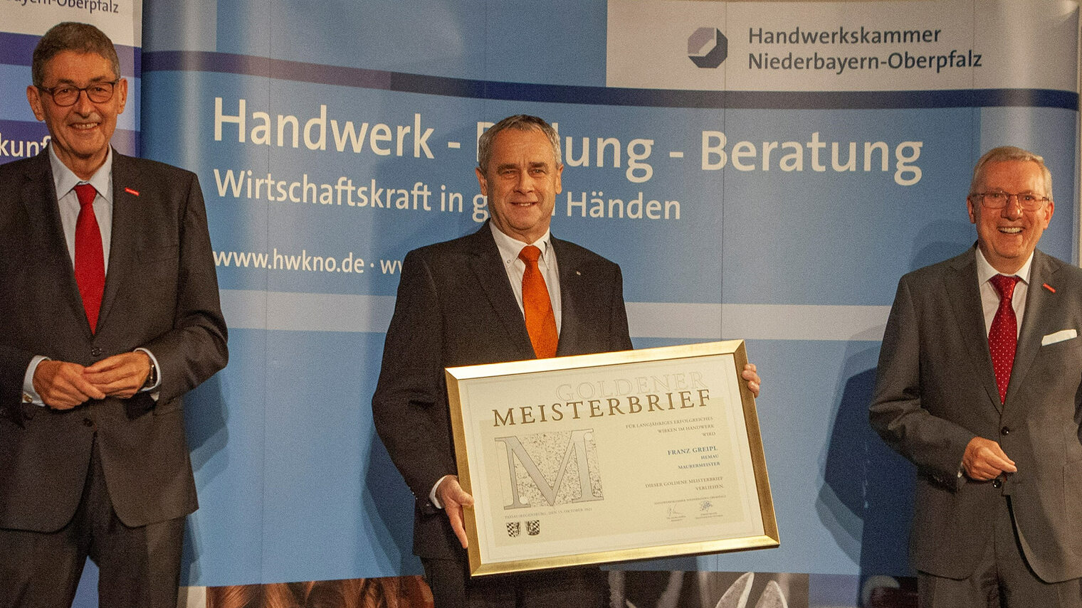 Verleihung des Goldenen Meisterbriefs an Maurermeister Franz Greipl. 