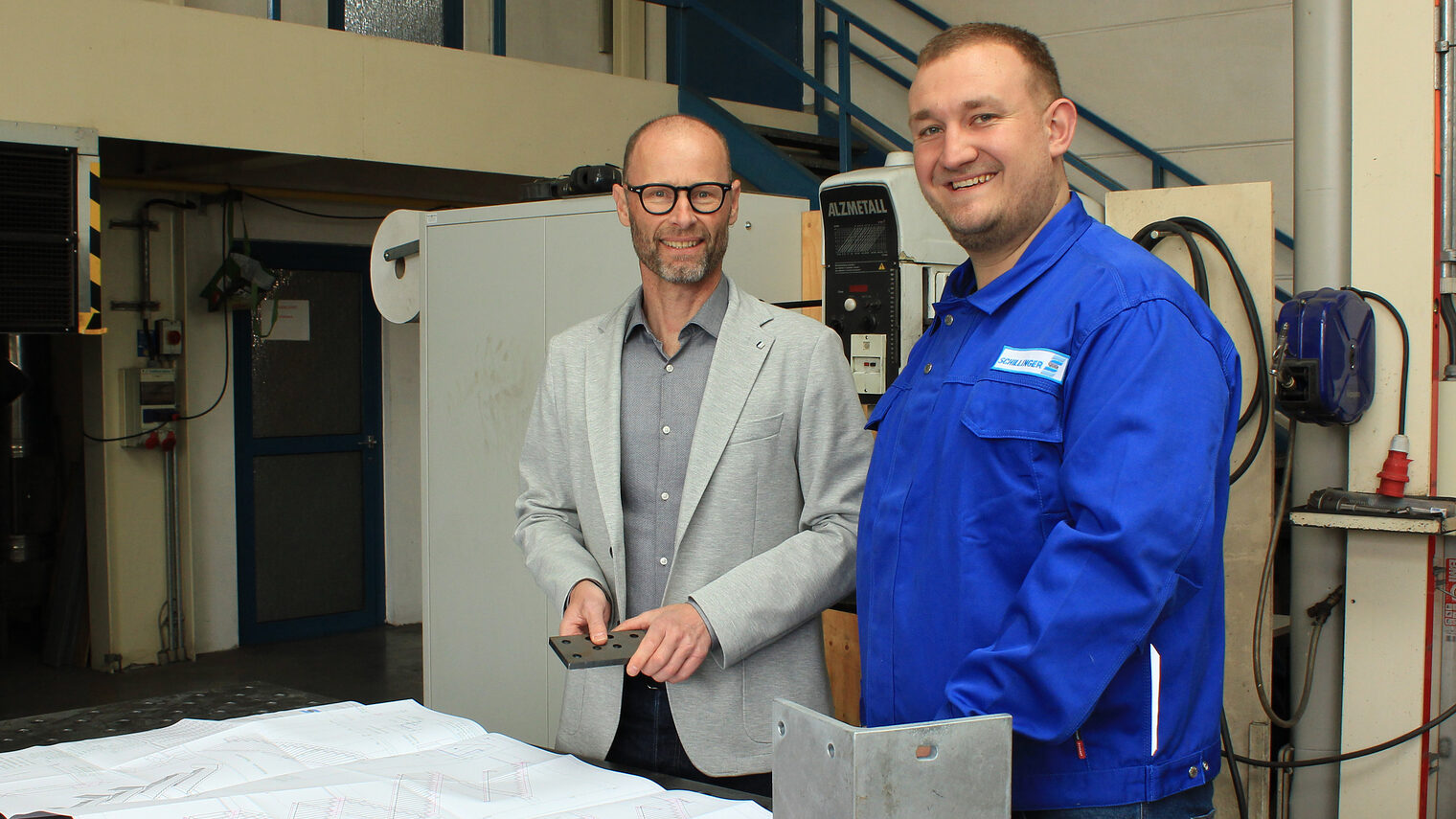 Profitieren beide von Abi+ Metallbau: Geschäftsführer Peter Schillinger und Auszubildender Valentin Pfnür. 
