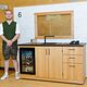 Diese fahrbare Outdoor-Küche aus Lärche und geräucherter Eiche, incl. der entsprechenden Einbauten (Kühlschrank, Gaskochfeld, Spülbecken usw.) entwarf und fertigte Lukas Friedenberger aus Künzing