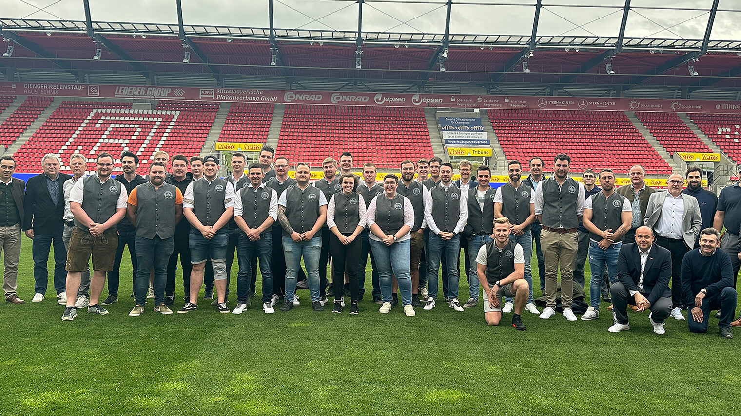 Die stolzen Jungmeister bei der Verleihung des Förderpreises der Schlagmann-Edmüller Stiftung im Regensburger Jahnstadion. 