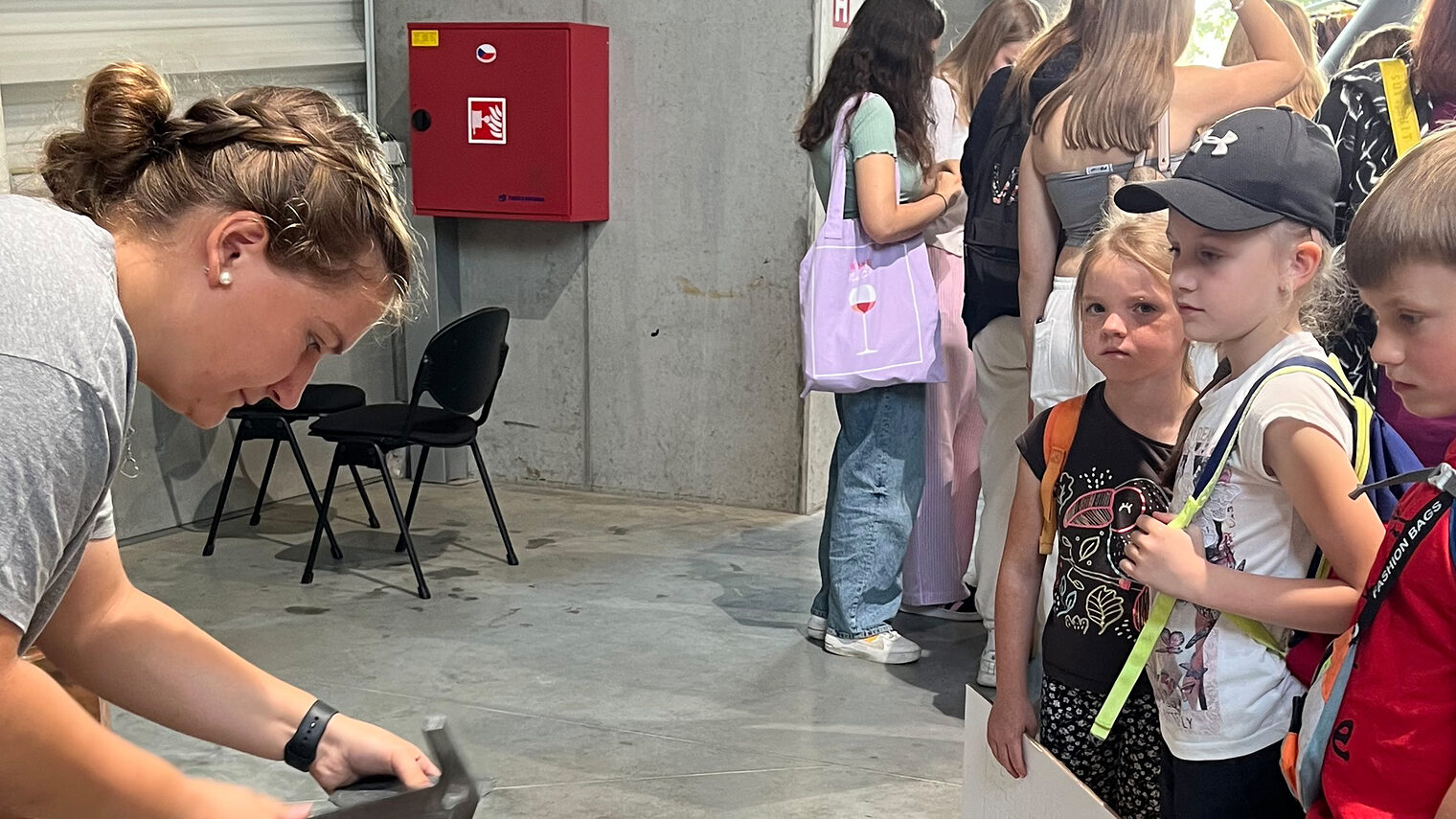 Bei der Ausbildungsmesse waren die jungen Besucherinnen und Besucher ganz nah dran am Handwerk.