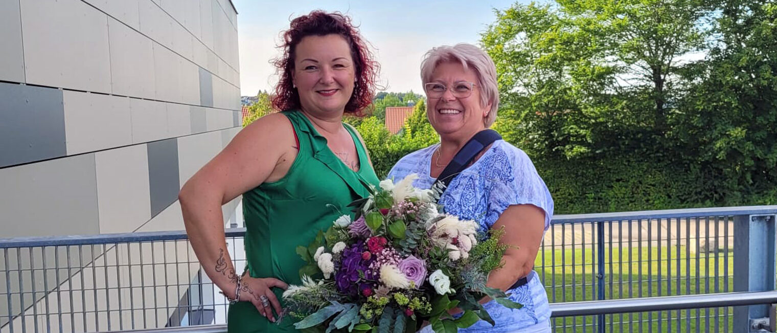 Obermeisterin Sandra Koder (li.) dankte Waltraud Mittermaier für ihr Engagement. Obermeisterin Sandra Koder (li.) dankte Waltraud Mittermaier für ihr Engagement.