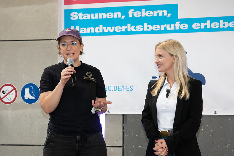 Die Konditormeisterin und Influencerin Laura Schönberger (li.) begleitete vorab das Fest auf Social Media.