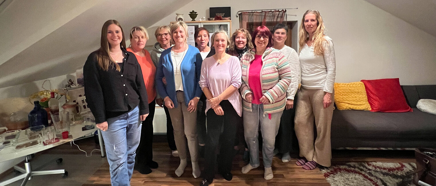 Die Unternehmerfrauen im Handwerk Landshut e.V. trafen sich kürzlich in Landshut zu einer besonderen Veranstaltung, bei der sich alles um ätherische Öle drehte.