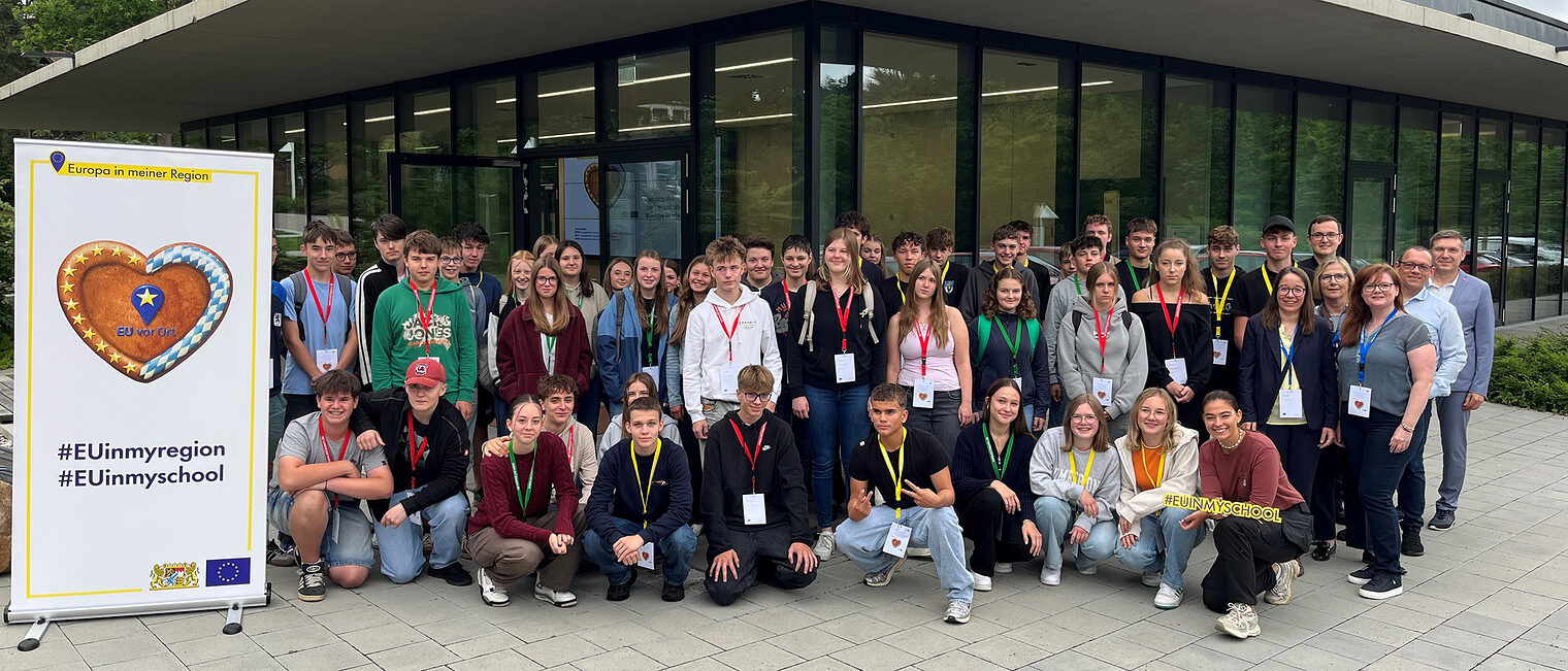 Die Schülerinnen und Schüler der Edith-Stein-Realschule mit den Veranstaltern.