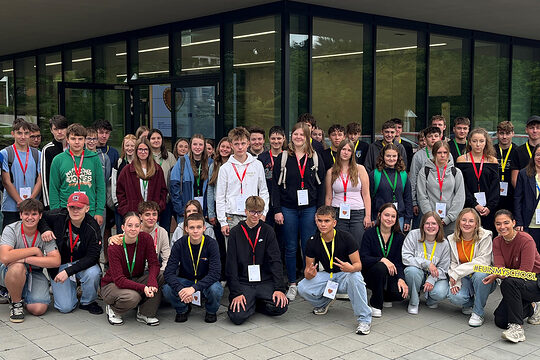 Die Schülerinnen und Schüler der Edith-Stein-Realschule mit den Veranstaltern.
