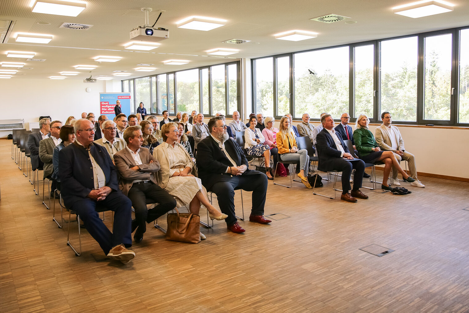 Die anwesenden Ehrengäste bei der Eröffnungsansprache.