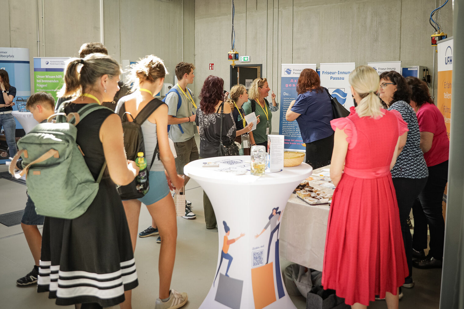 Viele Besucher strömten zum "Fest zum Tag des Handwerks". Auch am Stand der Unternehmerfrauen im Handwerk e.V. konnte man sich informieren.