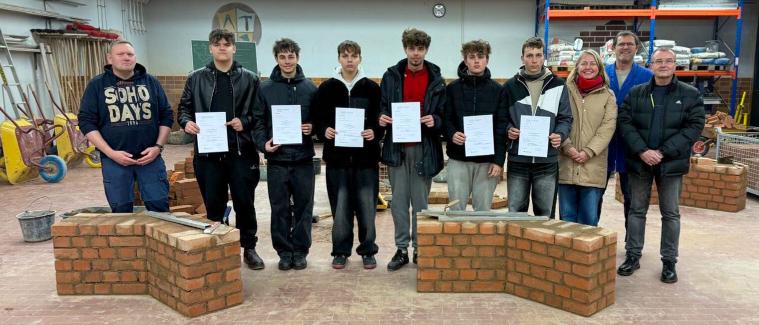 Die tschechischen Teilnehmer des Schüleraustausches mit den Verantwortlichen.