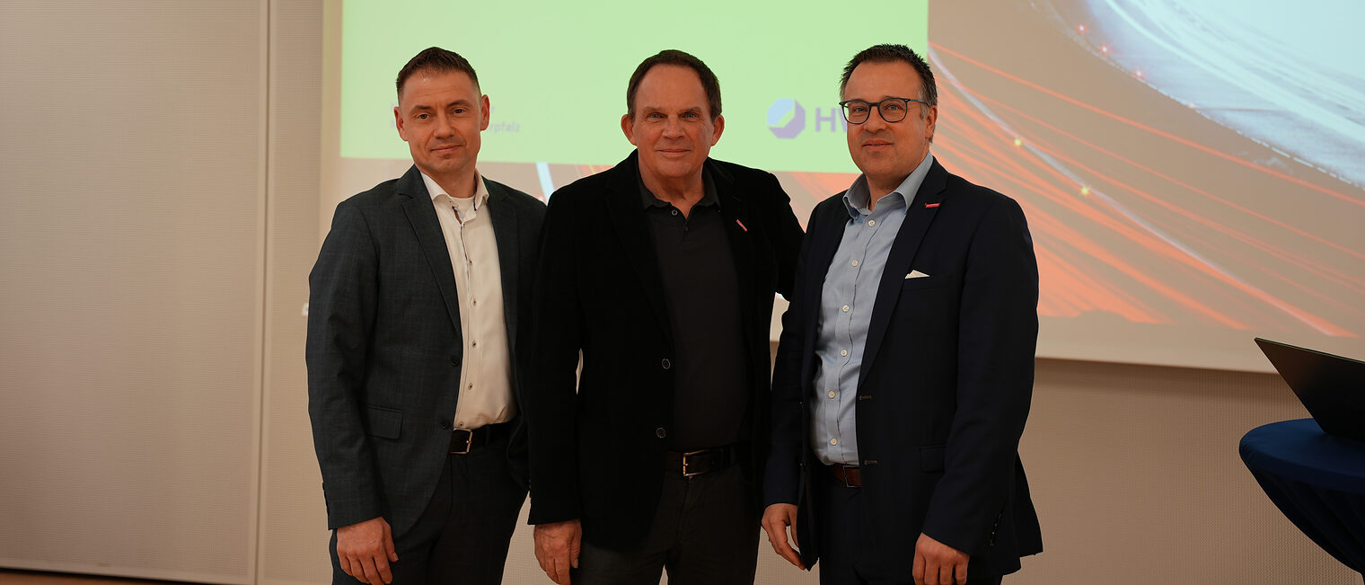 Gruppenfoto mit Mario Göhring, Horst Zaglauer und Andreas Keller.