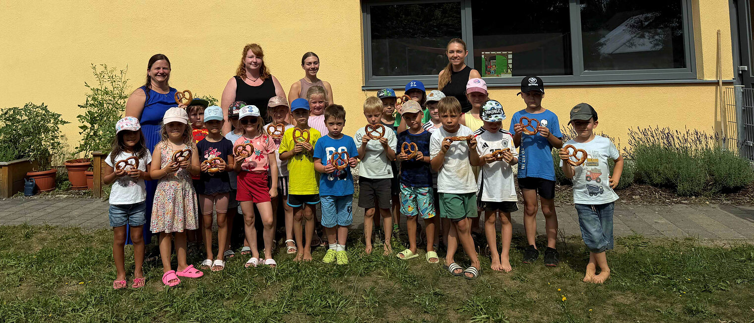 Vizepräsidentin Kathrin Zellner bedankte sich bei den Kindern des Kinderhauses St. Michael in Röhrnbach für die Teilnahme am Kita-Wettbewerb.