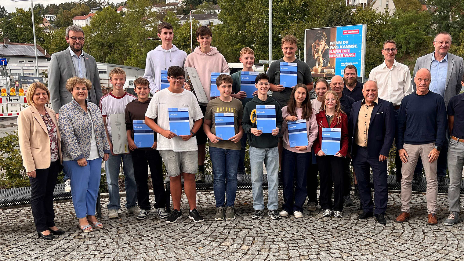 Die stolzen Handwerkspraktikanten des Robert-Schumann-Gymnasiums in Cham und des Benedikt-Stattler-Gymnasiums Bad Kötzting. 